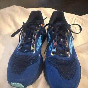 Brooks women’s Sneakers in Dark Blue and Aqua, colorful size 8.5